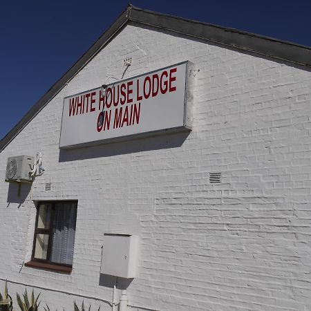 White House Lodge On Main Бофорт-Уэст Экстерьер фото