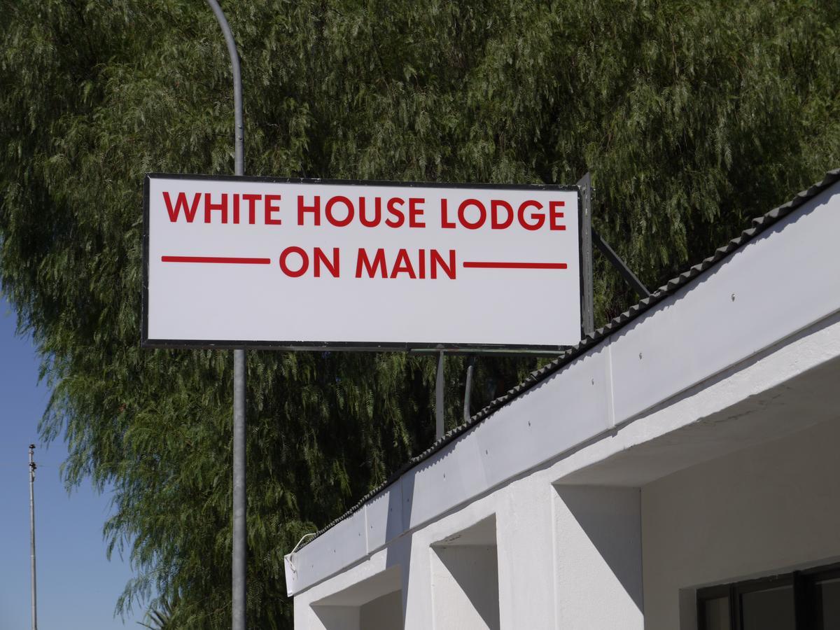 White House Lodge On Main Бофорт-Уэст Экстерьер фото