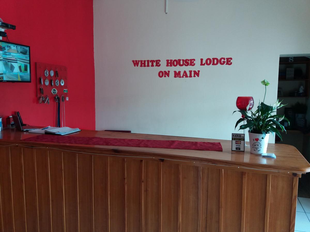 White House Lodge On Main Бофорт-Уэст Экстерьер фото